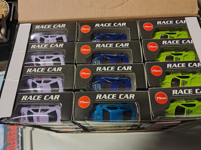 Doos met nieuwe autotjes 54 stuks - afbeelding 2 van  3