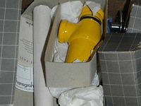 Doos met sanitair onderdelen - afbeelding 2 van  3