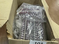Doos met sleutelhangers - afbeelding 1 van  4