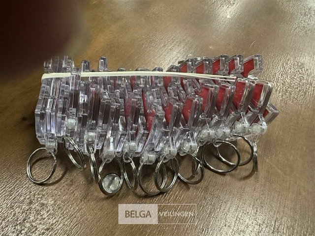 Doos met sleutelhangers - afbeelding 2 van  4