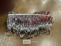 Doos met sleutelhangers - afbeelding 2 van  4