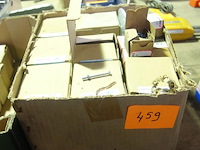 Doos met vijzen en moeren m4 - afbeelding 1 van  3