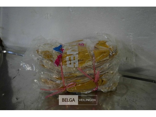 Doos met werkhandschoenen - afbeelding 3 van  4