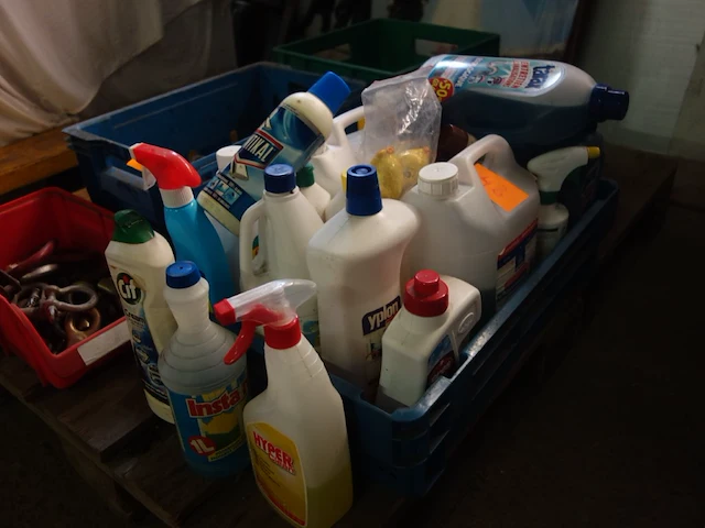 Doos onderhoudsproducten - afbeelding 2 van  2