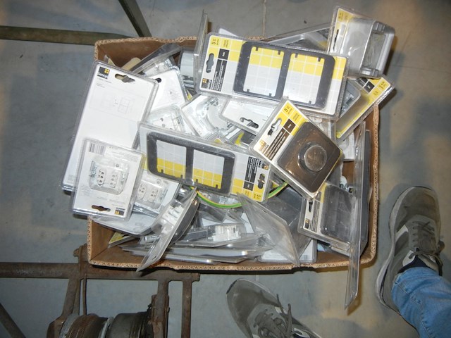 Doos stopcontacten - afbeelding 3 van  3