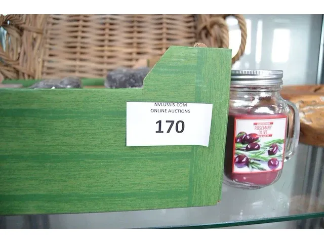 Doos theelichtjes, kaars in glas, 2 rieten manden, houten schaal - afbeelding 2 van  7