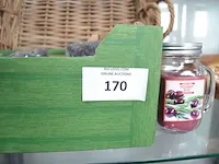 Doos theelichtjes, kaars in glas, 2 rieten manden, houten schaal - afbeelding 2 van  7