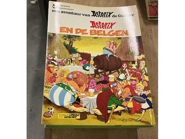 Doos verzameling strips "asterix" - afbeelding 1 van  2