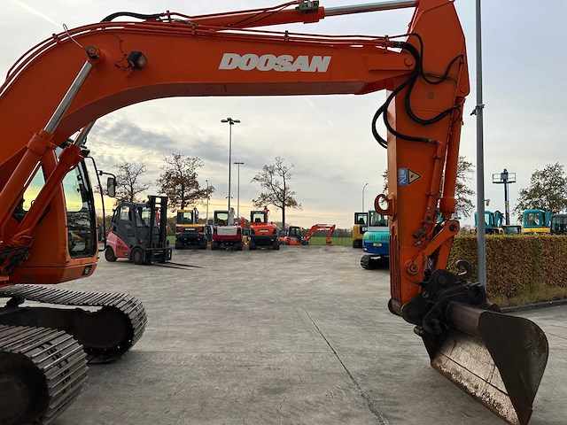 Doosan - 2005 - 175 lc-v - rupsgraafmachine - afbeelding 7 van  43