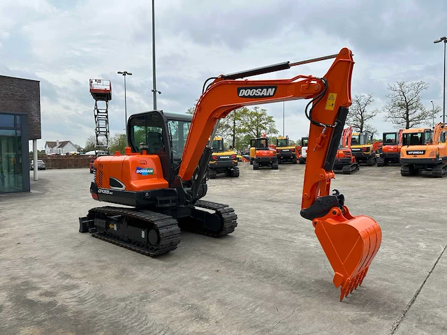 Doosan - 2019 - dx55-9c - midigraafmachine - afbeelding 23 van  47