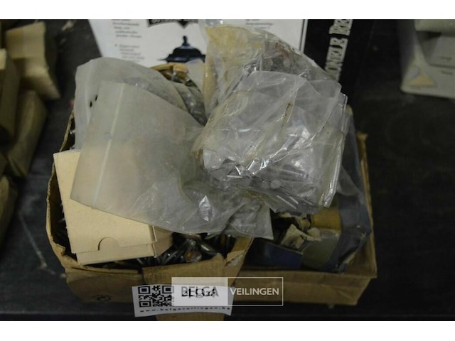 Doosje met nagels ea - afbeelding 1 van  3