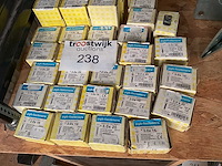 Doosjes hout schroeven - afbeelding 2 van  5