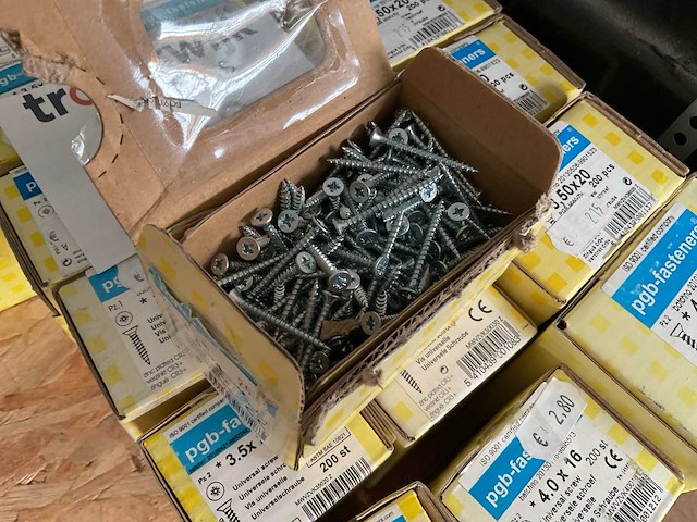 Doosjes hout schroeven - afbeelding 2 van  6