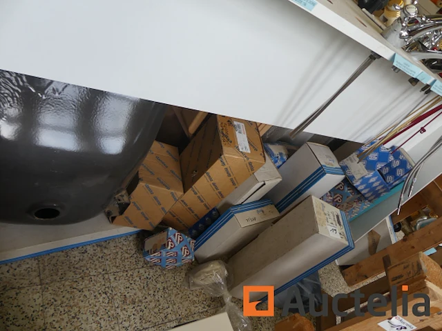 Douche- en/of wastafelmengkranen op displays - afbeelding 2 van  18