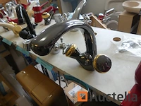Douche- en/of wastafelmengkranen op displays - afbeelding 4 van  18