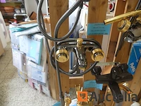 Douche- en/of wastafelmengkranen op displays - afbeelding 12 van  18