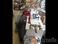 Douche- en/of wastafelmengkranen op displays - afbeelding 17 van  18