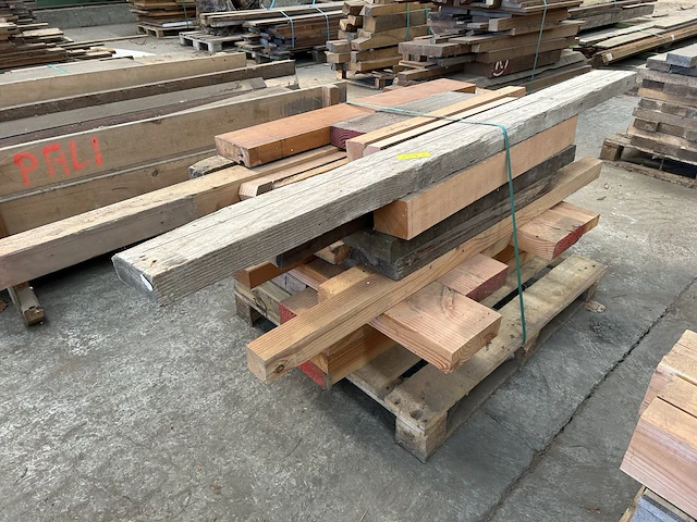Douglas balken en planken - diverse lengtes (174-39) - afbeelding 1 van  3