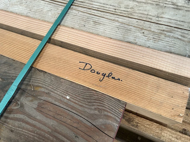 Douglas balken en planken - diverse lengtes (174-39) - afbeelding 3 van  3
