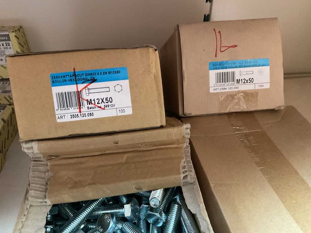 Dozen bouten en moeren - afbeelding 5 van  5