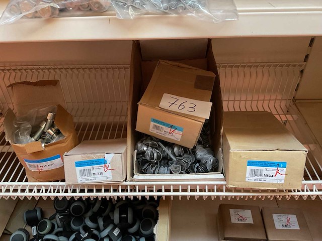 Dozen bouten en ringen - afbeelding 1 van  5