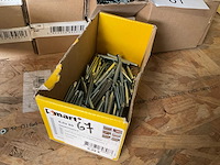 Dozen gedraaide nagels en hout moeren - afbeelding 3 van  6