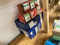 Dozen houtbouten en haken - afbeelding 3 van  5