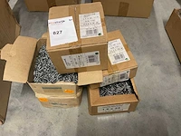 Dozen krammen en nagels - afbeelding 1 van  5
