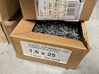 Dozen krammen en nagels - afbeelding 3 van  5
