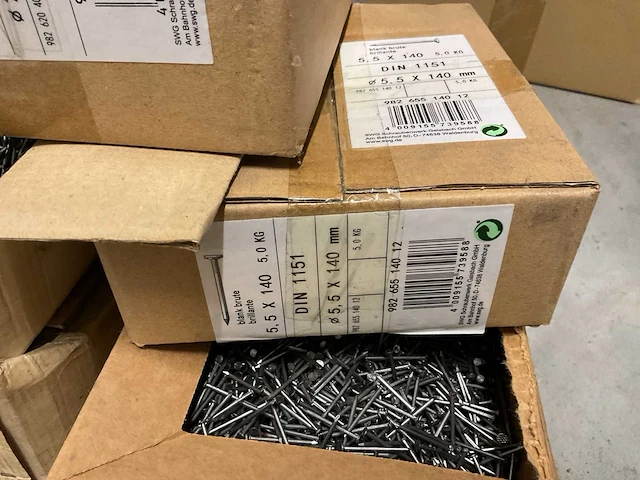 Dozen krammen en nagels - afbeelding 4 van  5