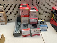 Dozen schroeven en moeren - afbeelding 1 van  5