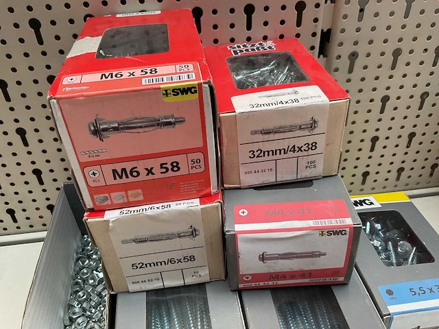 Dozen schroeven en moeren - afbeelding 4 van  5