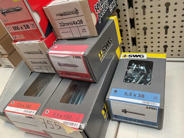 Dozen schroeven en moeren - afbeelding 5 van  5