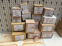 Dozen schroeven - afbeelding 1 van  4