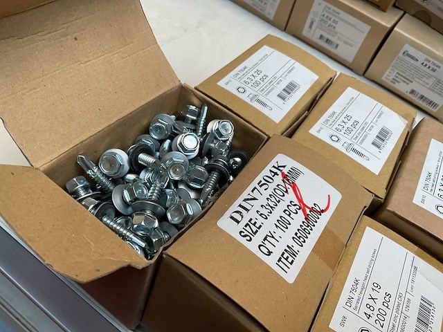 Dozen schroeven - afbeelding 2 van  3