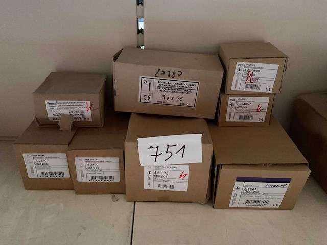 Dozen schroeven - afbeelding 1 van  5