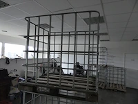 Draadkorf met houten pallet - afbeelding 1 van  3