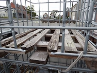 Draadkorf met houten pallet - afbeelding 3 van  3