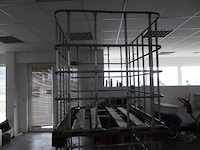 Draadkorf met houten pallet - afbeelding 2 van  3