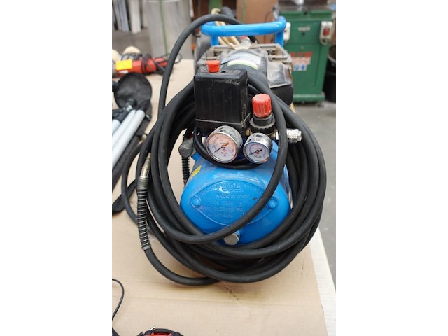 Draagbare compressor airpress - afbeelding 3 van  4