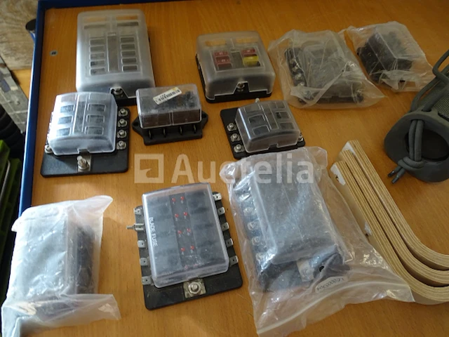 Draagbare wifi-kast, 9 houten of metalen beugels, 10 zekeringkasten - afbeelding 6 van  9