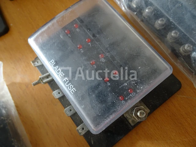 Draagbare wifi-kast, 9 houten of metalen beugels, 10 zekeringkasten - afbeelding 9 van  9