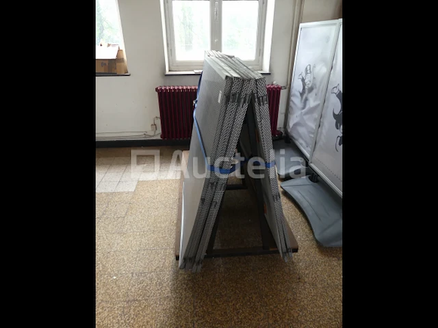 Draagezel met inhoud - afbeelding 2 van  7