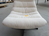 Draaibare stoffen fauteuil - afbeelding 1 van  4