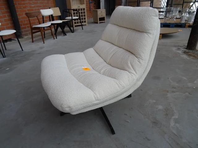 Draaibare stoffen fauteuil - afbeelding 2 van  4