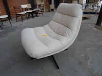 Draaibare stoffen fauteuil - afbeelding 2 van  4