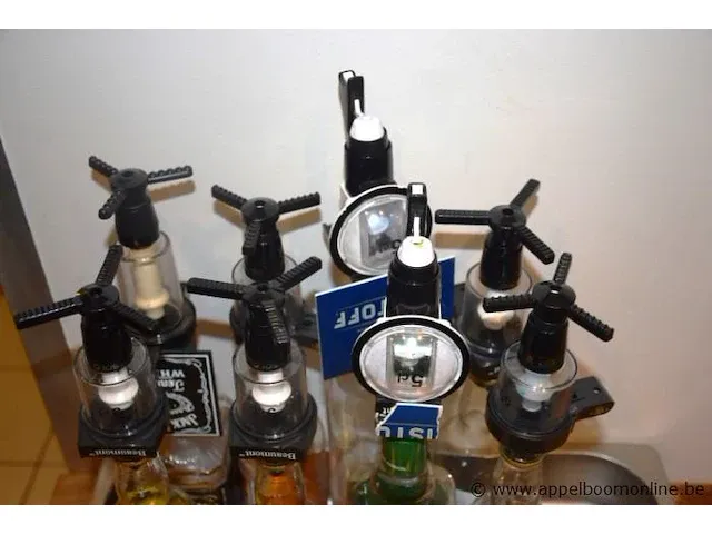 Drankendispenser, bevestigd aan de muur - afbeelding 2 van  2