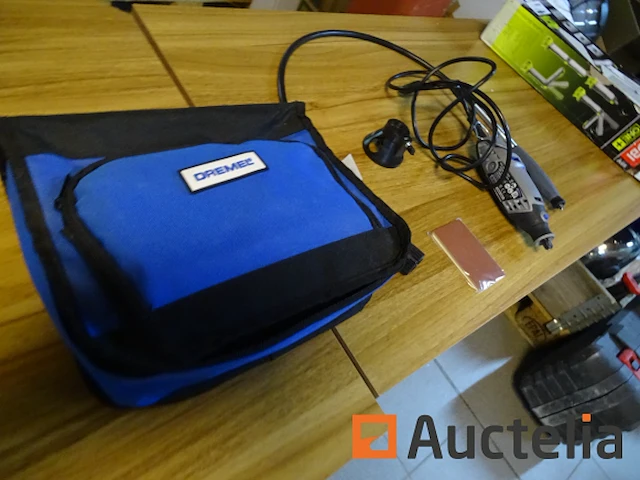 Dremel 3000 multifunctioneel gereedschap in de hoes - afbeelding 1 van  4