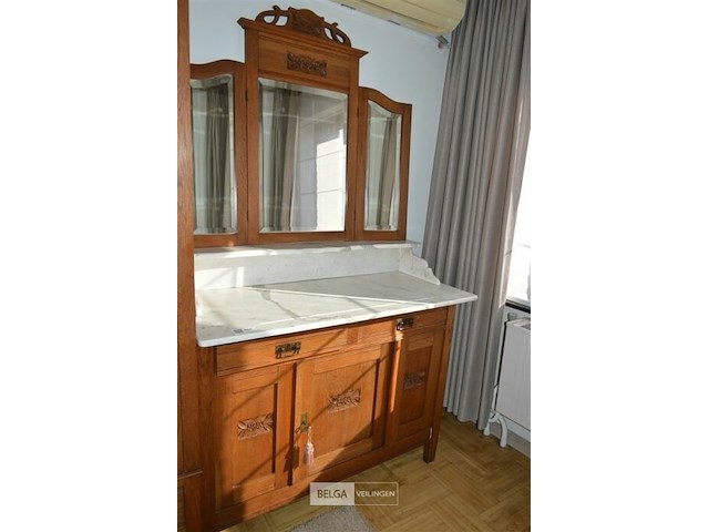 Dressoirkast met spiegel een marmeren blad - afbeelding 1 van  4