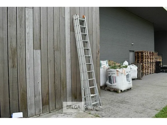 Drie delige alu ladder 3x12 sporten 7,5 meter - afbeelding 2 van  6